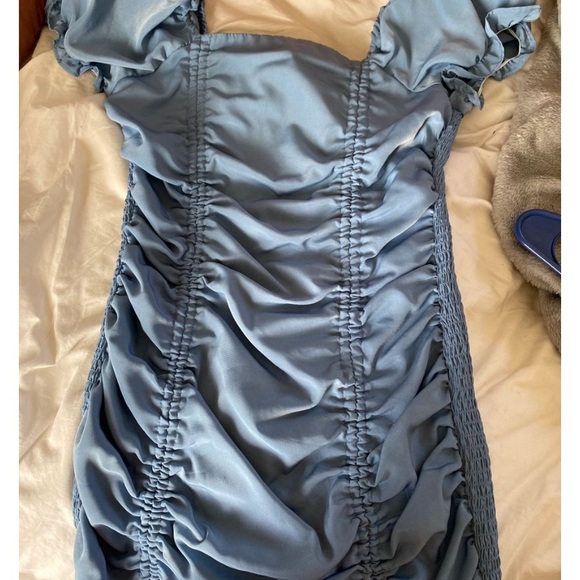 Runched super cute dress - Picture 3 of 4